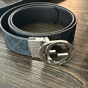 Gucci Black Belt with Silver Logo Buckle